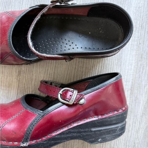 Dansko Women’s 36 / US 6 Mary Jane Clogs Dark Red - Picture 2 of 10